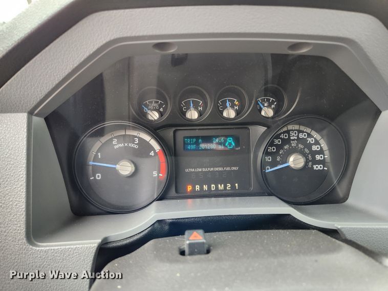 image for item KT9605 2011 Ford F350 Super Duty XLT  flatbed pickup truck