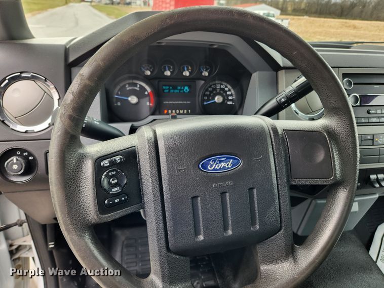 image for item KT9605 2011 Ford F350 Super Duty XLT  flatbed pickup truck