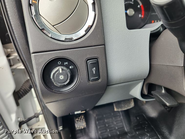 image for item KT9605 2011 Ford F350 Super Duty XLT  flatbed pickup truck