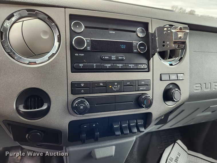 image for item KT9605 2011 Ford F350 Super Duty XLT  flatbed pickup truck