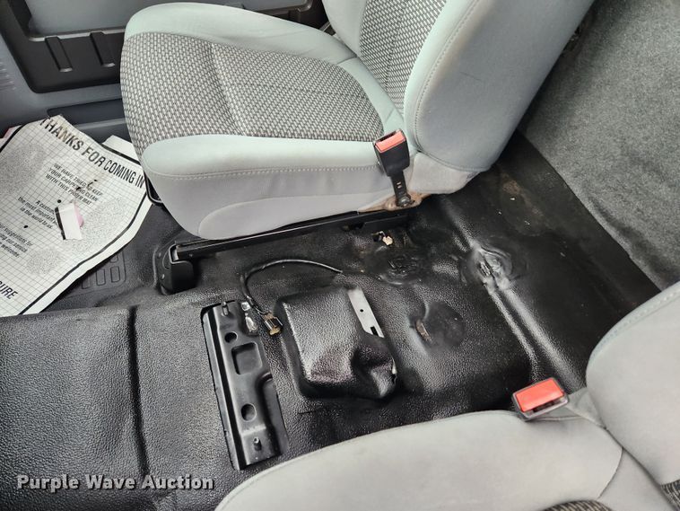 image for item KT9605 2011 Ford F350 Super Duty XLT  flatbed pickup truck