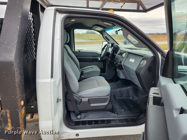 image for item KT9605 2011 Ford F350 Super Duty XLT  flatbed pickup truck