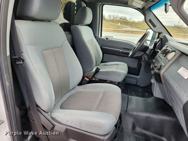 image for item KT9605 2011 Ford F350 Super Duty XLT  flatbed pickup truck