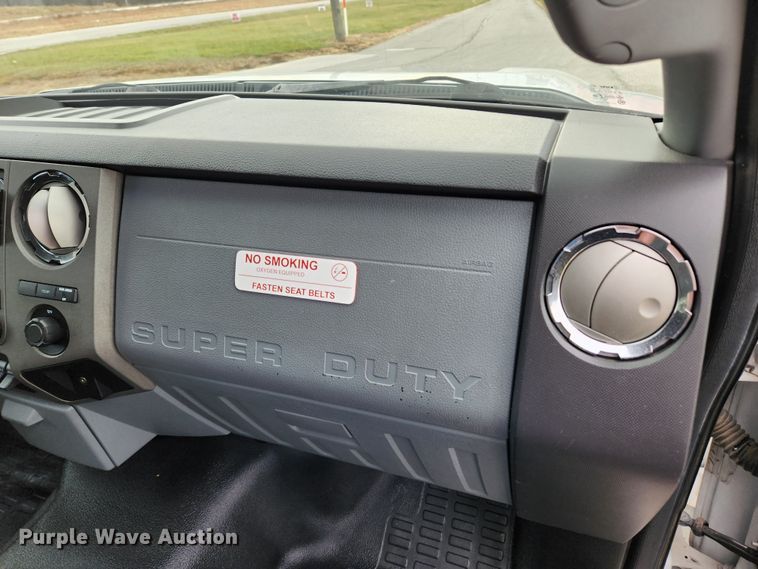 image for item KT9605 2011 Ford F350 Super Duty XLT  flatbed pickup truck