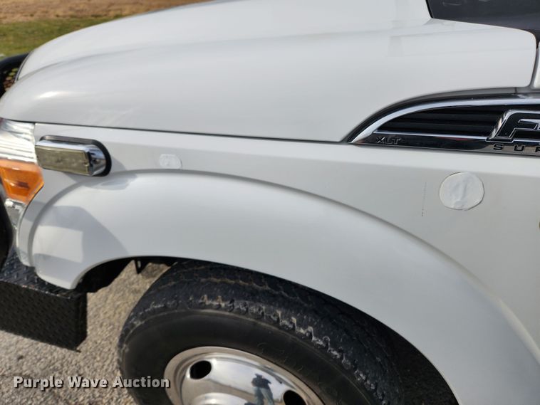 image for item KT9605 2011 Ford F350 Super Duty XLT  flatbed pickup truck