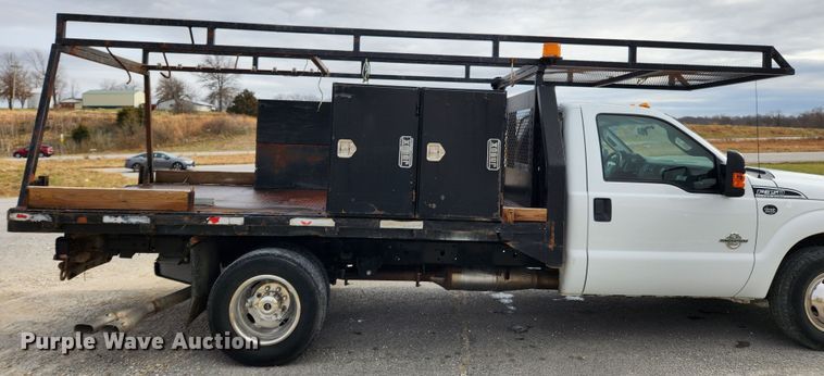 image for item KT9605 2011 Ford F350 Super Duty XLT  flatbed pickup truck