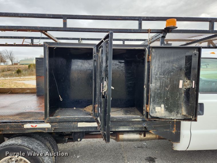 image for item KT9605 2011 Ford F350 Super Duty XLT  flatbed pickup truck