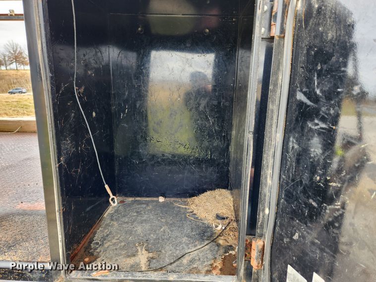 image for item KT9605 2011 Ford F350 Super Duty XLT  flatbed pickup truck