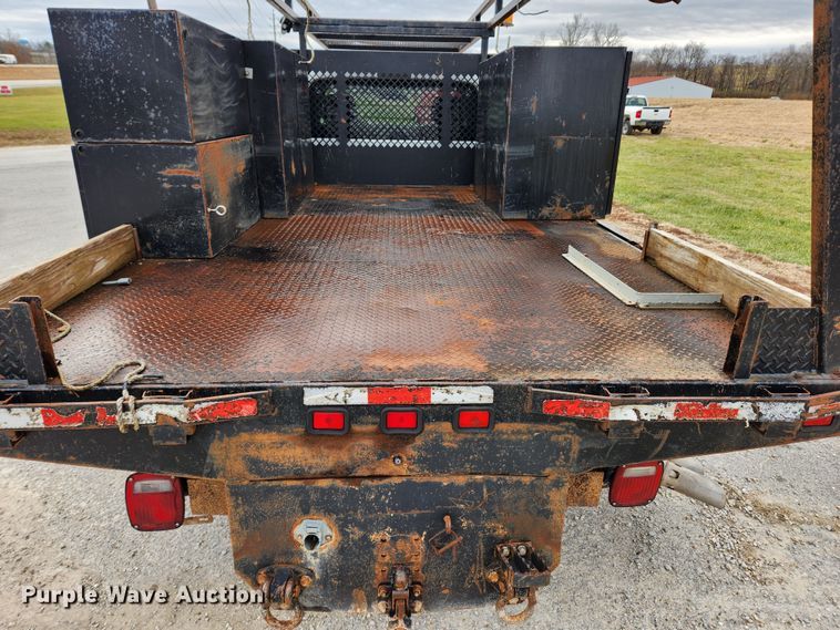 image for item KT9605 2011 Ford F350 Super Duty XLT  flatbed pickup truck