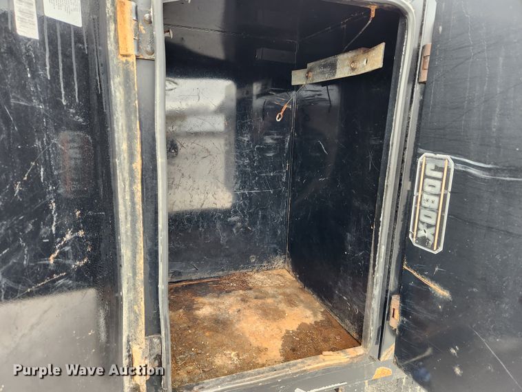 image for item KT9605 2011 Ford F350 Super Duty XLT  flatbed pickup truck