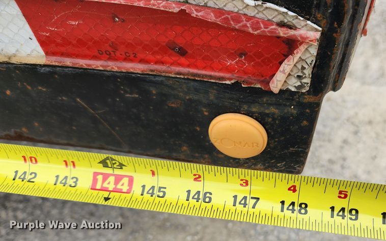 image for item KT9605 2011 Ford F350 Super Duty XLT  flatbed pickup truck