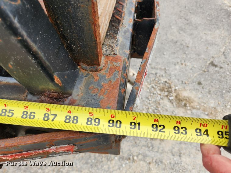 image for item KT9605 2011 Ford F350 Super Duty XLT  flatbed pickup truck