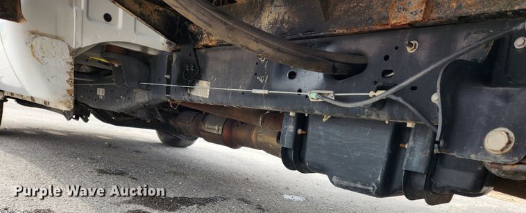 image for item KT9605 2011 Ford F350 Super Duty XLT  flatbed pickup truck