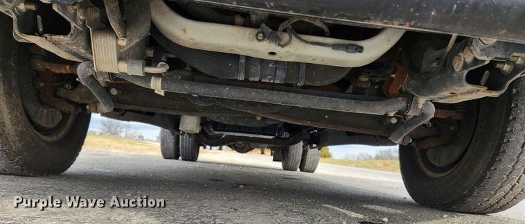 image for item KT9605 2011 Ford F350 Super Duty XLT  flatbed pickup truck