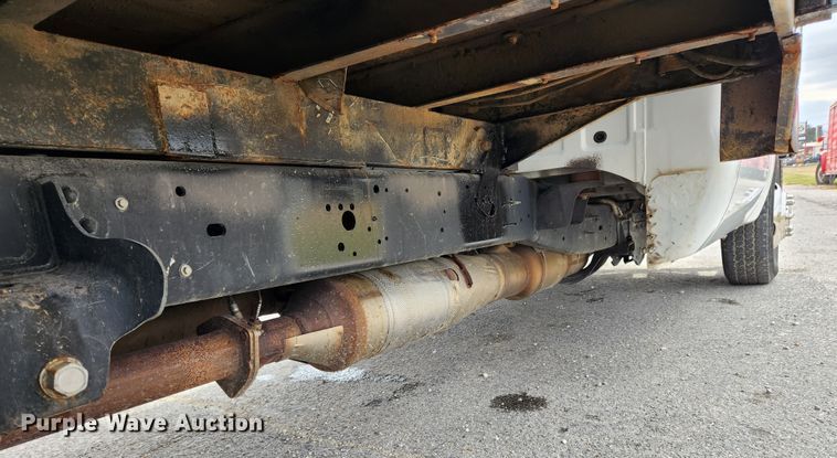 image for item KT9605 2011 Ford F350 Super Duty XLT  flatbed pickup truck