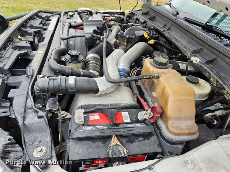 image for item KT9605 2011 Ford F350 Super Duty XLT  flatbed pickup truck