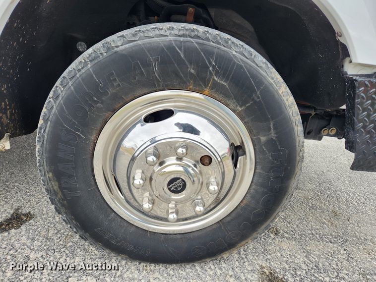 image for item KT9605 2011 Ford F350 Super Duty XLT  flatbed pickup truck