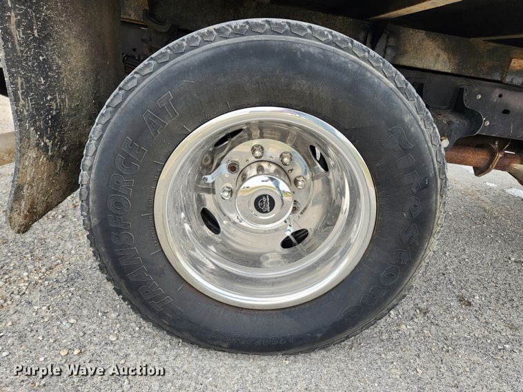 image for item KT9605 2011 Ford F350 Super Duty XLT  flatbed pickup truck