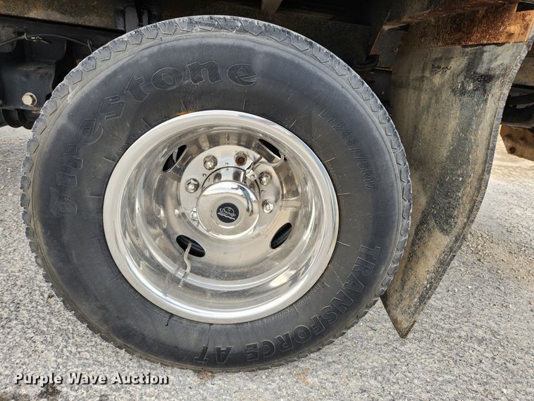 image for item KT9605 2011 Ford F350 Super Duty XLT  flatbed pickup truck