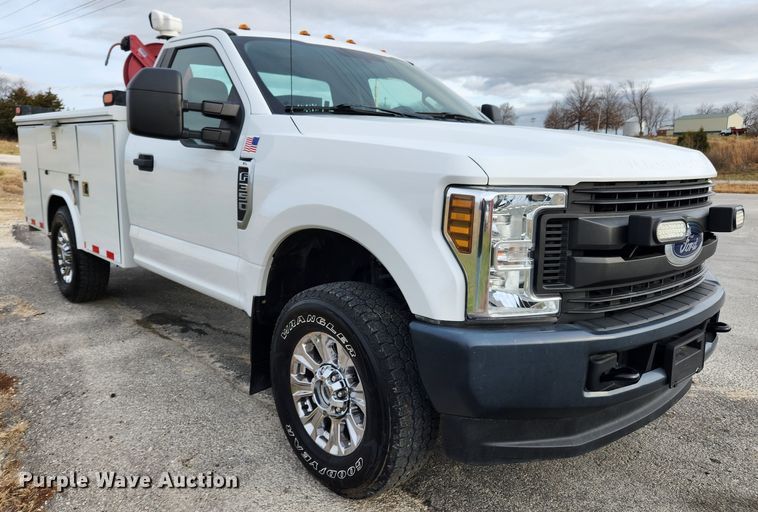 image for item KT9608 2018 Ford F350 Super Duty XL  utility bed pickup truck