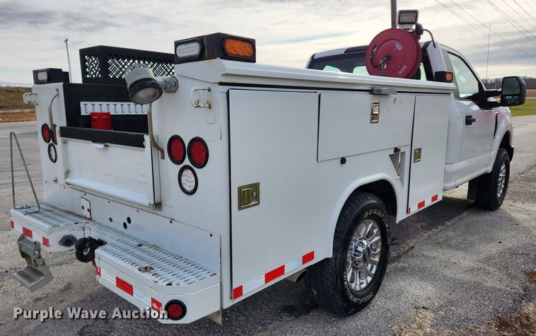 image for item KT9608 2018 Ford F350 Super Duty XL  utility bed pickup truck