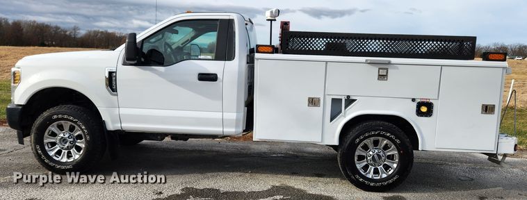 image for item KT9608 2018 Ford F350 Super Duty XL  utility bed pickup truck