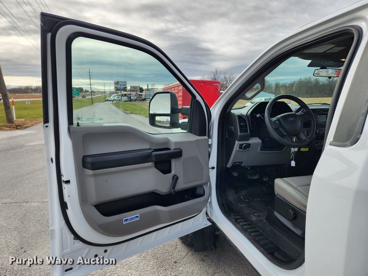 image for item KT9608 2018 Ford F350 Super Duty XL  utility bed pickup truck