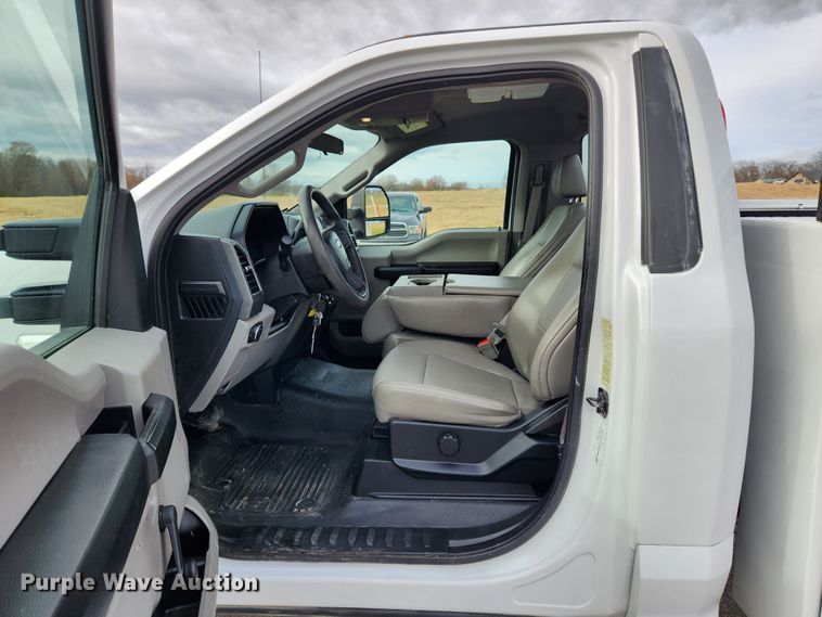 image for item KT9608 2018 Ford F350 Super Duty XL  utility bed pickup truck