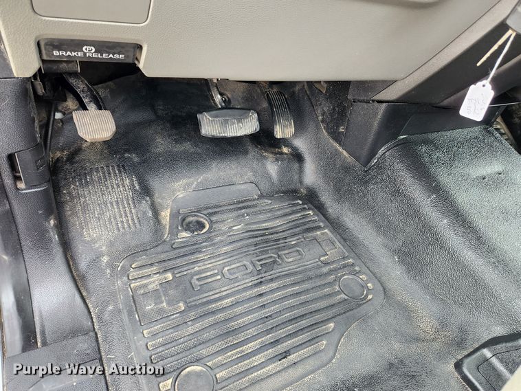 image for item KT9608 2018 Ford F350 Super Duty XL  utility bed pickup truck