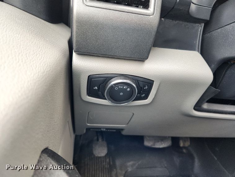 image for item KT9608 2018 Ford F350 Super Duty XL  utility bed pickup truck