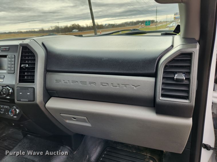 image for item KT9608 2018 Ford F350 Super Duty XL  utility bed pickup truck