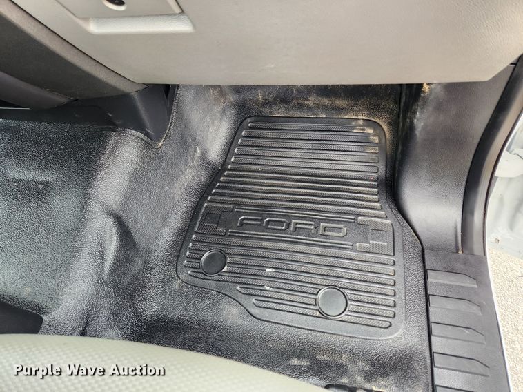 image for item KT9608 2018 Ford F350 Super Duty XL  utility bed pickup truck