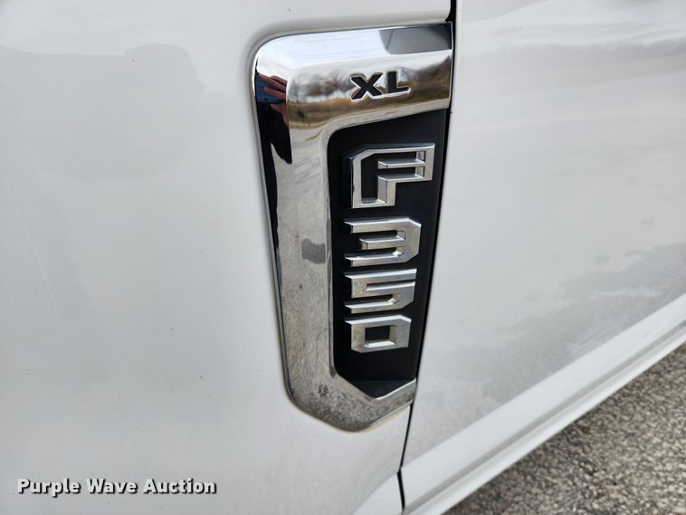 image for item KT9608 2018 Ford F350 Super Duty XL  utility bed pickup truck