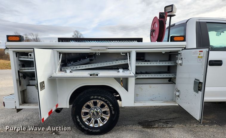 image for item KT9608 2018 Ford F350 Super Duty XL  utility bed pickup truck