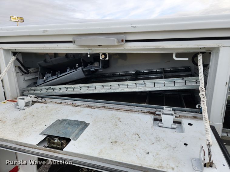 image for item KT9608 2018 Ford F350 Super Duty XL  utility bed pickup truck