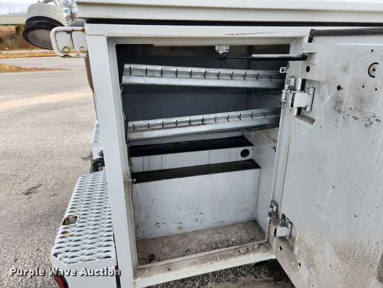 image for item KT9608 2018 Ford F350 Super Duty XL  utility bed pickup truck