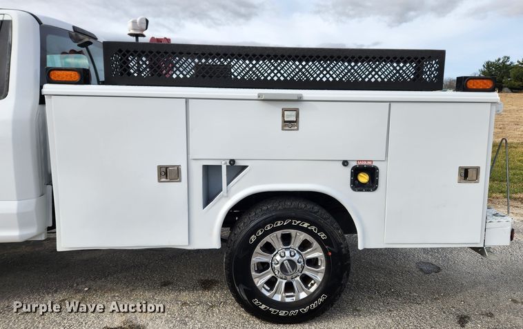 image for item KT9608 2018 Ford F350 Super Duty XL  utility bed pickup truck