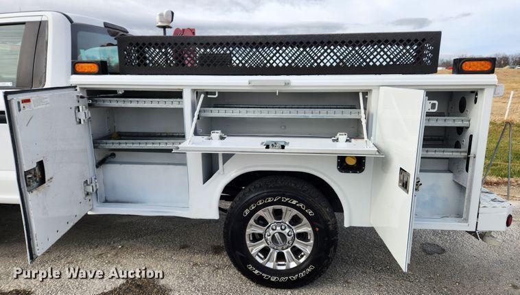 image for item KT9608 2018 Ford F350 Super Duty XL  utility bed pickup truck