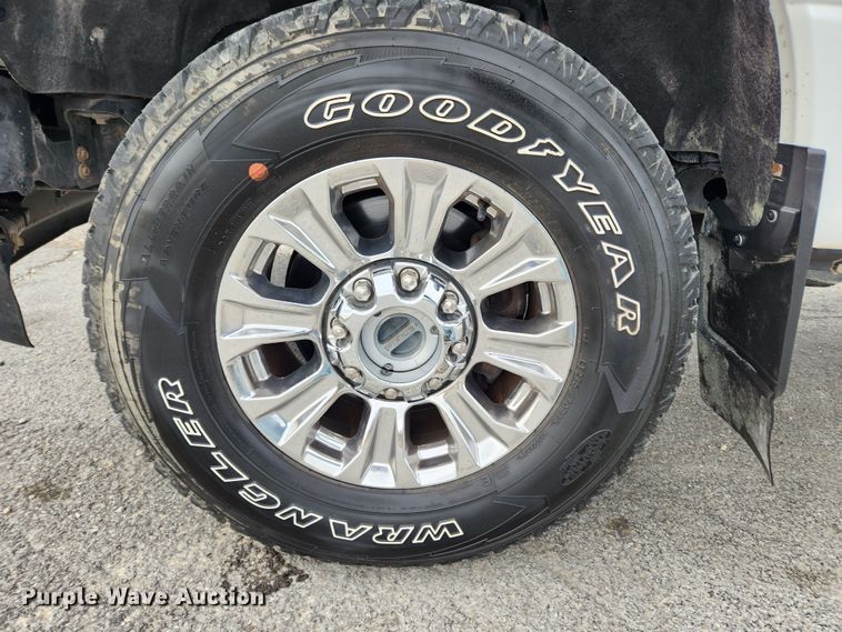 image for item KT9608 2018 Ford F350 Super Duty XL  utility bed pickup truck