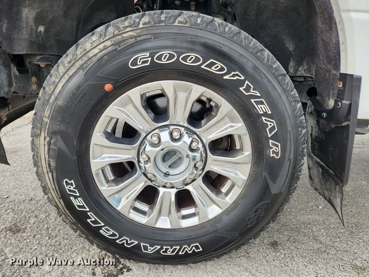 image for item KT9608 2018 Ford F350 Super Duty XL  utility bed pickup truck