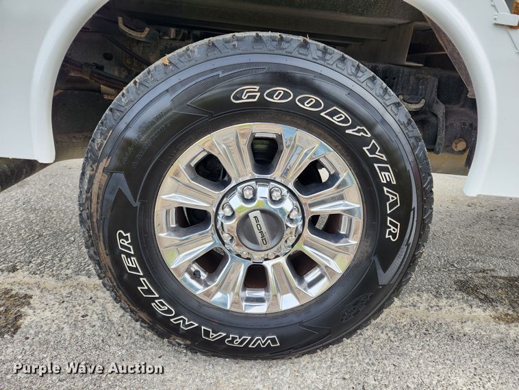 image for item KT9608 2018 Ford F350 Super Duty XL  utility bed pickup truck