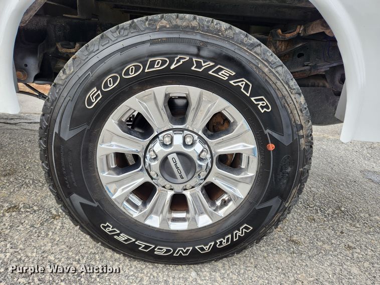 image for item KT9608 2018 Ford F350 Super Duty XL  utility bed pickup truck