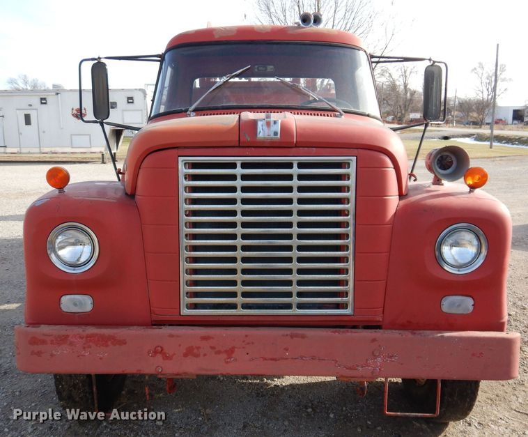 image for item KW9612 1965 International Loadstar 1700  fire truck