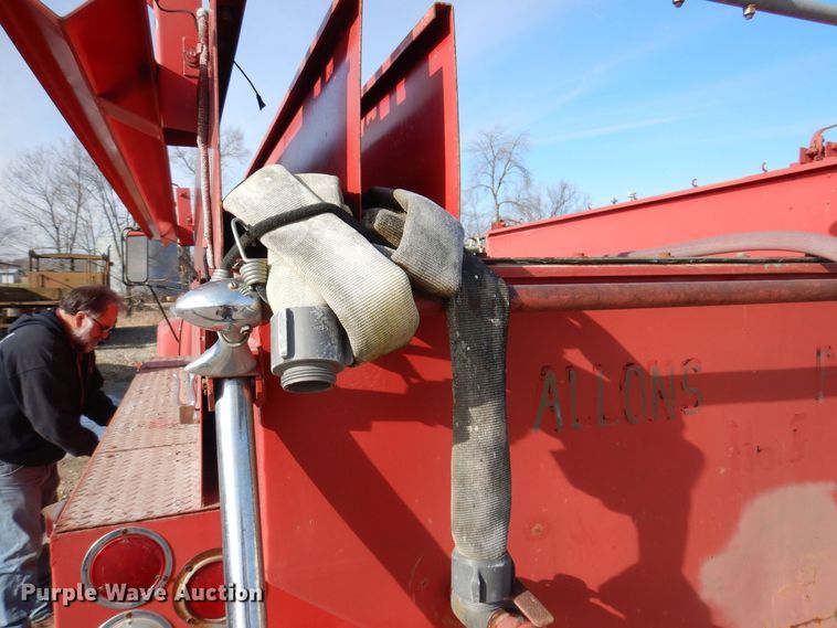 image for item KW9612 1965 International Loadstar 1700  fire truck