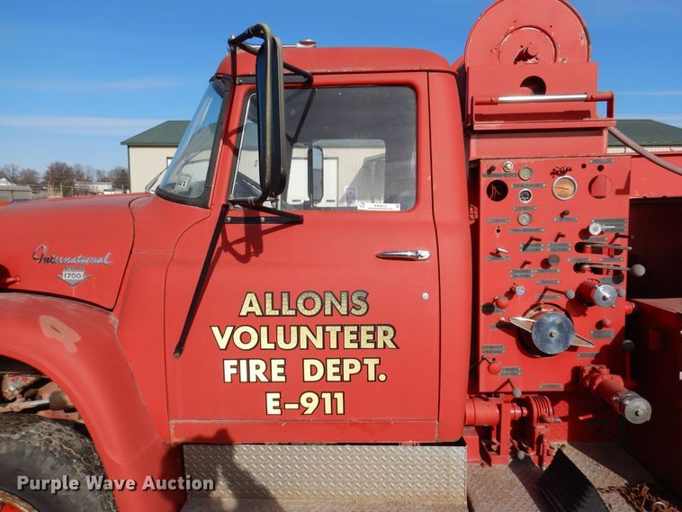 image for item KW9612 1965 International Loadstar 1700  fire truck