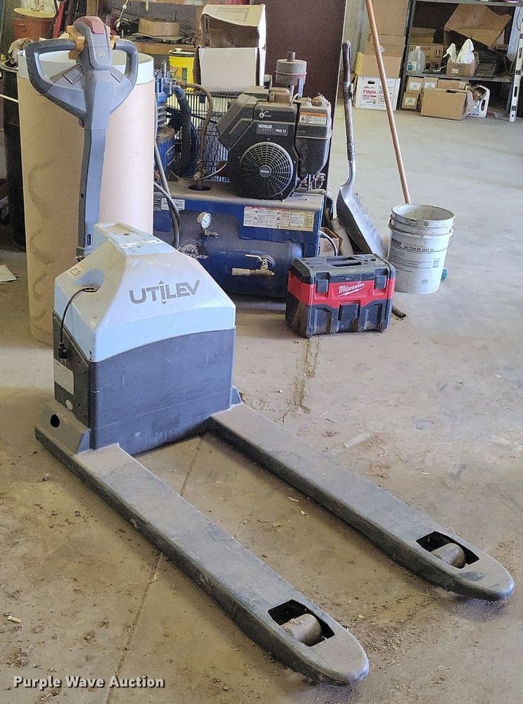image for item LG9377 Utilev UT15WE  pallet Jack