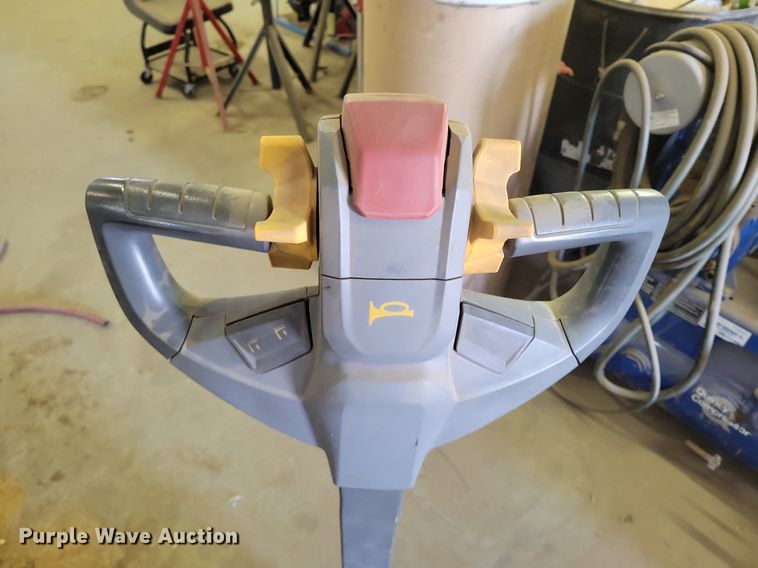 image for item LG9377 Utilev UT15WE  pallet Jack