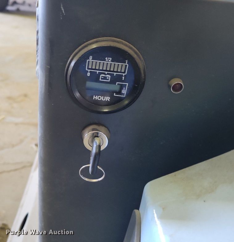 image for item LG9377 Utilev UT15WE  pallet Jack