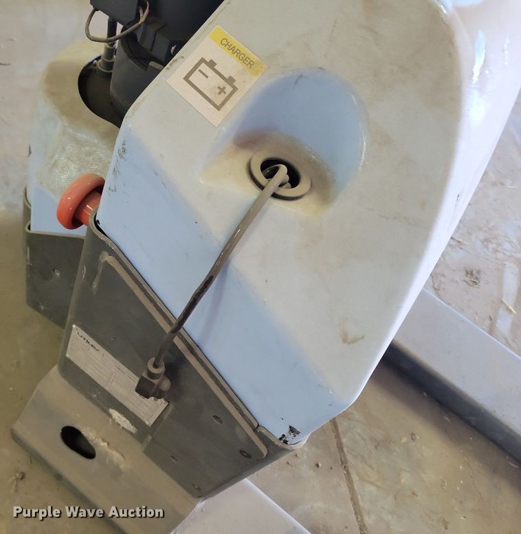 image for item LG9377 Utilev UT15WE  pallet Jack