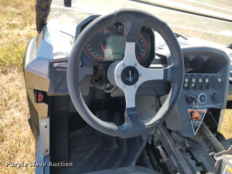 image for item LK9101 2014 Can-Am Commander Max  utility vehicle